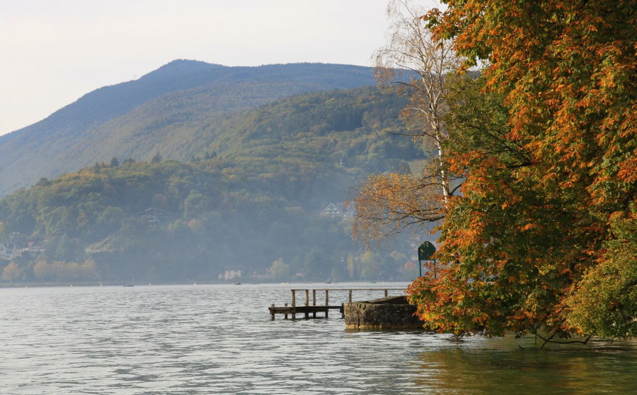 bord lac automne