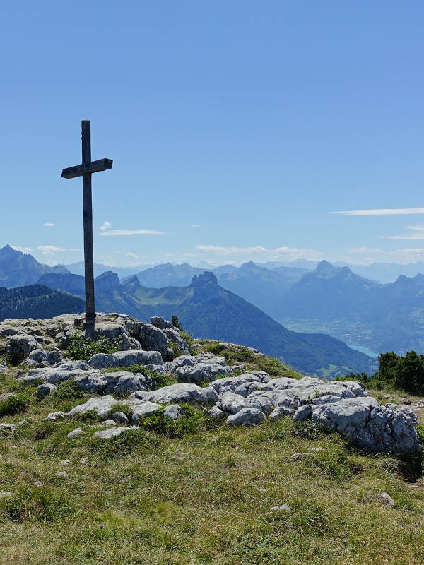 Randonnée en montagne sommet parmelan Vue depuis le sommet du Parmelan