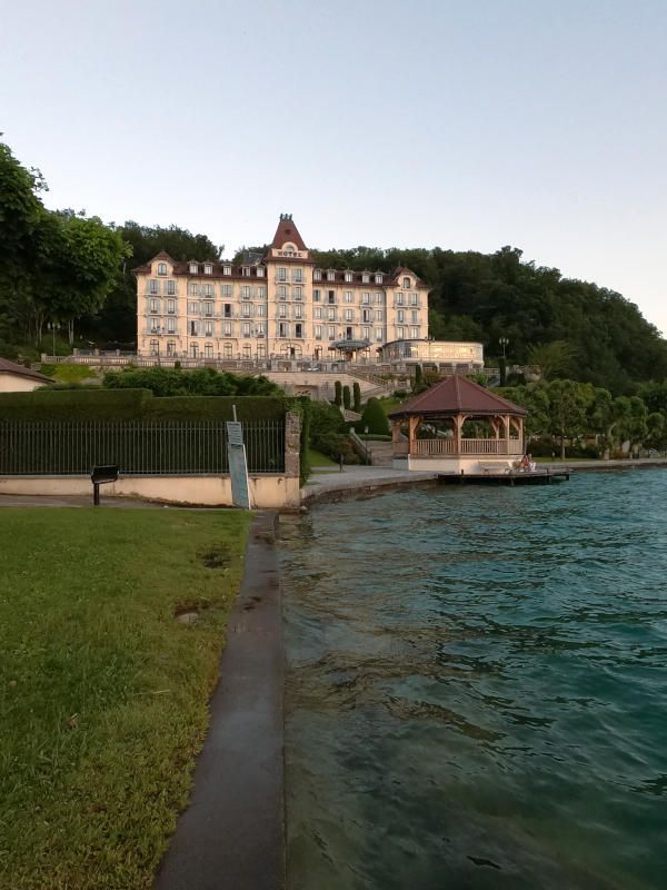 Les hôtels et hébergements de luxe du lac d’Annecy palace menthon Le Palace de Menthon
