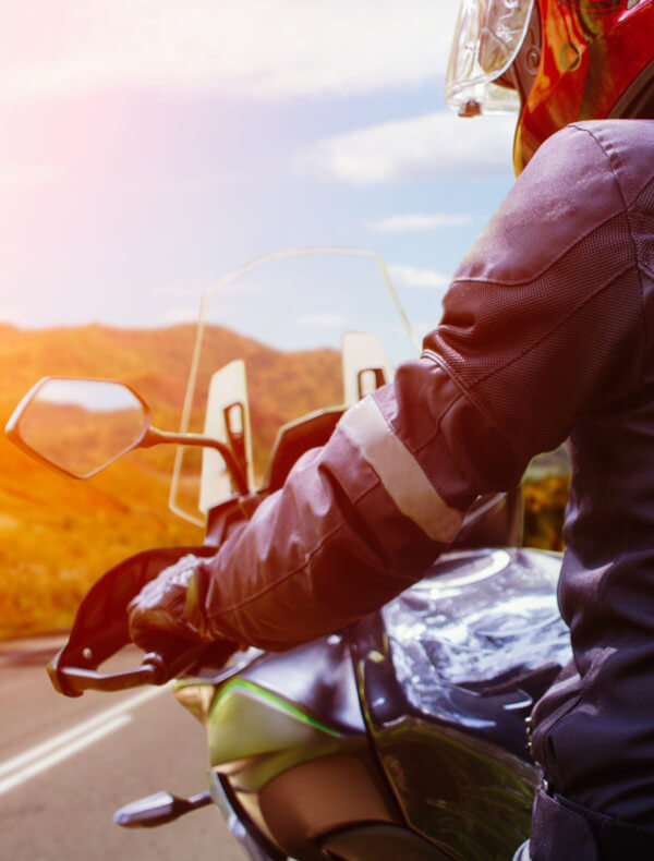 Sur la route des lacs : ce qu'il faut prévoir pour un road trip moto au départ d'Annecy sur la route des lacs ce qu il faut prevoir pour un road trip moto au depart d annecy moto montagne