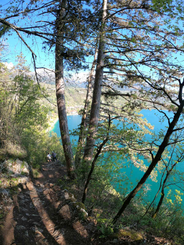 Belvédères du Roc de Chère sentier roc chere talloires vue plongeante lac annecy