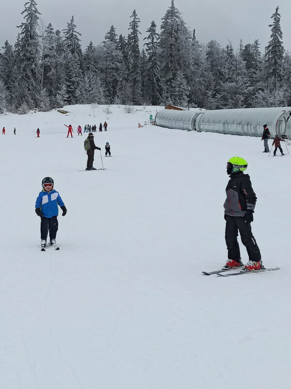 Stations de ski familiales proches d'Annecy station aillons margeriaz initiation Initiation ski aux Aillons Margériaz