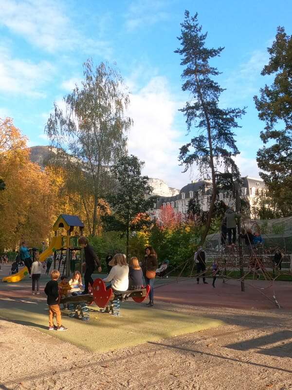 Activités avec les enfants à Annecy jeux imperial jeux dans le parc de l'Impérial à Annecy