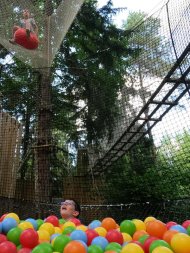 jeux de boules dans un accrobranche de la région d'Annecy